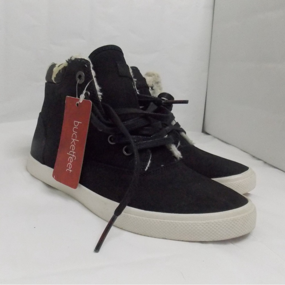Bucketfeet leopard hightop sneakers in excellent condition still has tags on.